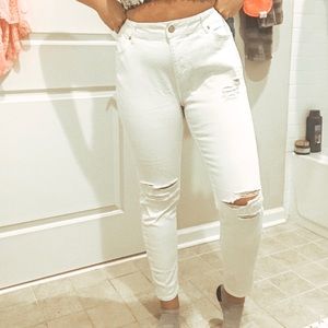 🌟$8 SALE🌟 F21 White High Waisted Ripped Jeans